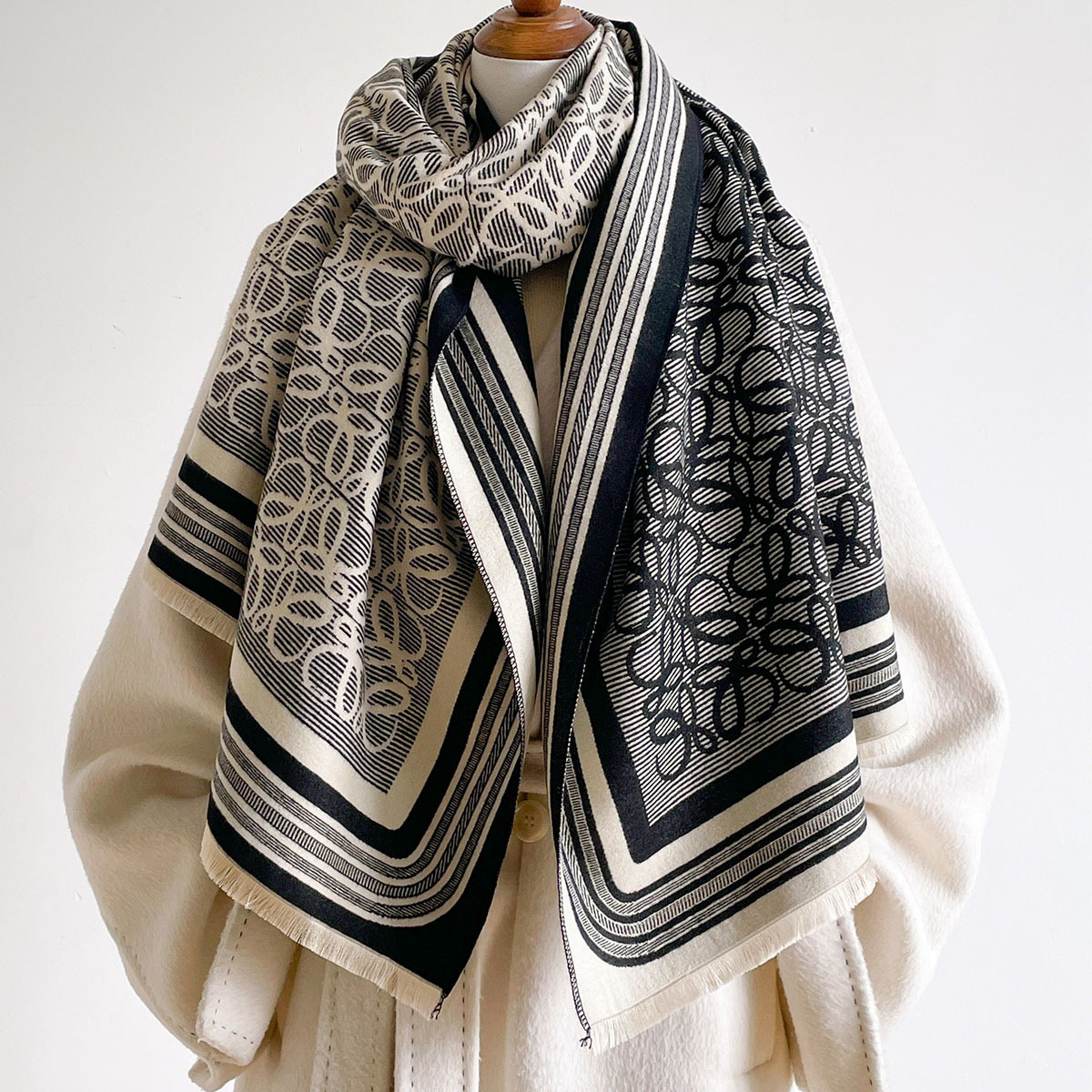 Winter Warm Cashmere Feel Scar - Monogrammed Handkerchief ulasan dan harga